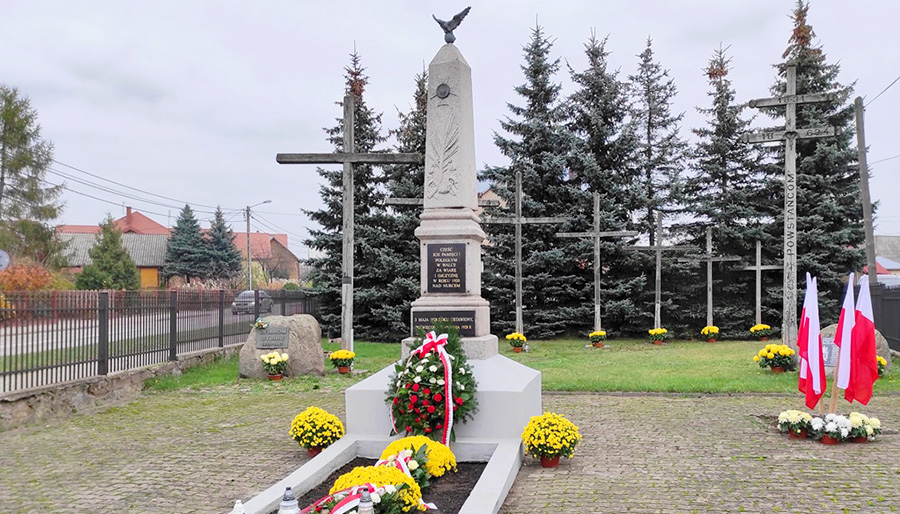 Pomnik Nieznanego Żołnierza - obelisk ku czci bohaterów walk nad Nurcem w 1920 roku