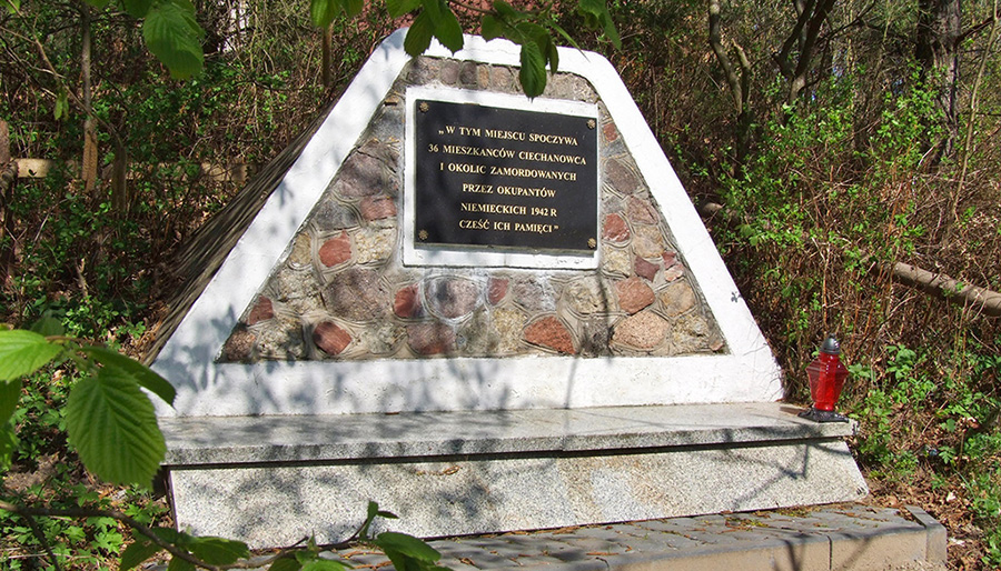 Pomnik pomordowanych w 1942 r. mieszkańców Ciechanowca i okolic tzw. Ciarki