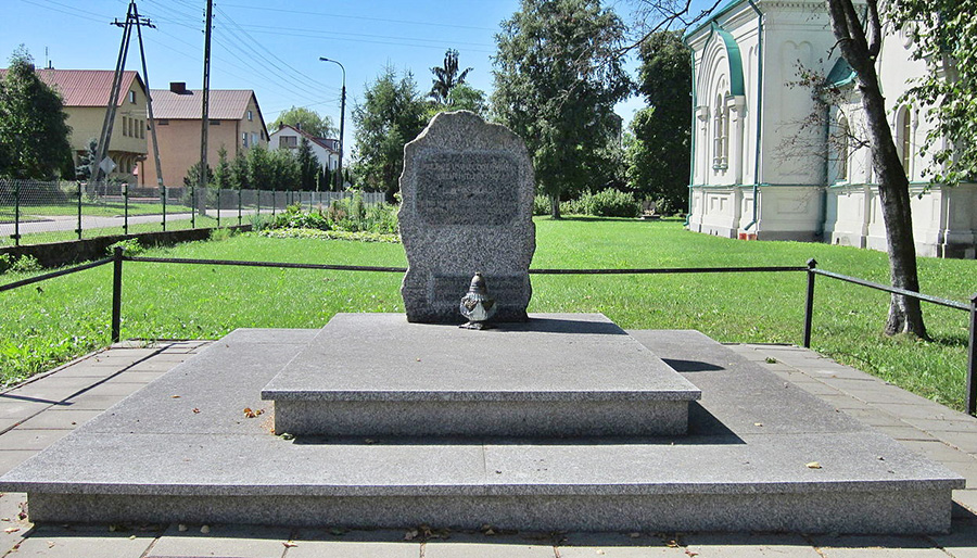 Obelisk ku czci pomordowanych mieszkańców Ciechanowca i okolic przez okupantów hitlerowskich