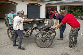 Konserwacja zabytkowych pojazdów zaprzęgowych ze zbiorów Muzeum Rolnictwa.
