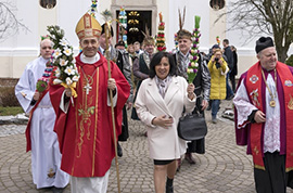 Niedziela Palmowa - tradycja zdobiona bukszpanem, forsycją i bibułkami