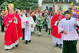 Uroczystość Niedzieli Palmowej w Ciechanowcu ubarwiona konkursowymi palmami