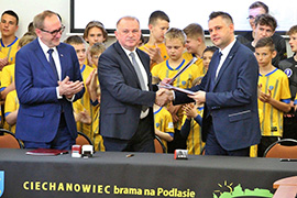 Niemal 19 mln złotych na przebudowę Stadionu Miejskiego w Ciechanowcu -umowa z wykonawcą podpisana