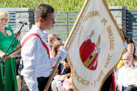  Nadanie imienia Świętego Jana Pawła II i  sztandaru Szkole Podstawowej w Łempicach