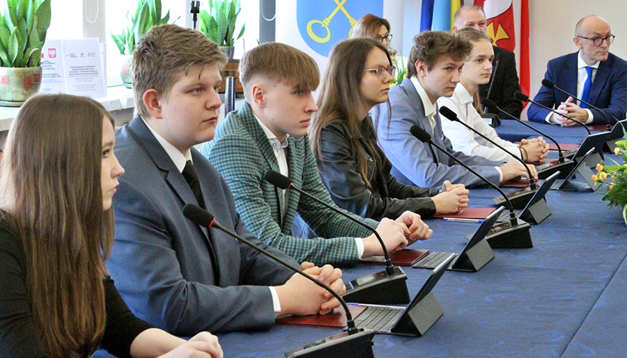 Inauguracyjna Pierwsza Sesja Młodzieżowej Rady Miejskiej w Ciechanowcu I Kadencji