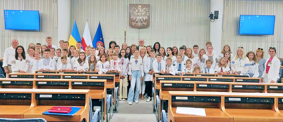 Wizyta ukraińskich dzieci z naszej partnerskiej gminy Podbereźce w polskim Parlamencie. 