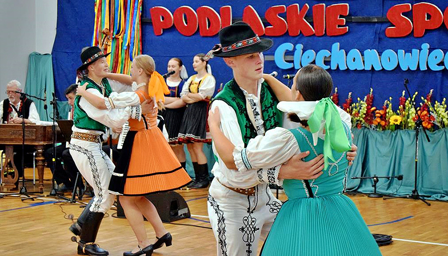 Egzotyczne zespoły, barwne stroje, żywiołowe rytmy to Festiwal Folkloru "Podlaskie Spotkania"