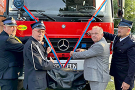 Ochotnicza Straz Pozarna w Kocach-Basiach otrzymała samochód ratowniczo-gaśniczy