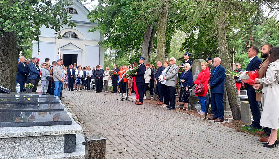 Uroczystość upamiętniająca egzekucję na Pałatkach dokonaną przez niemieckie władze okupacyjne