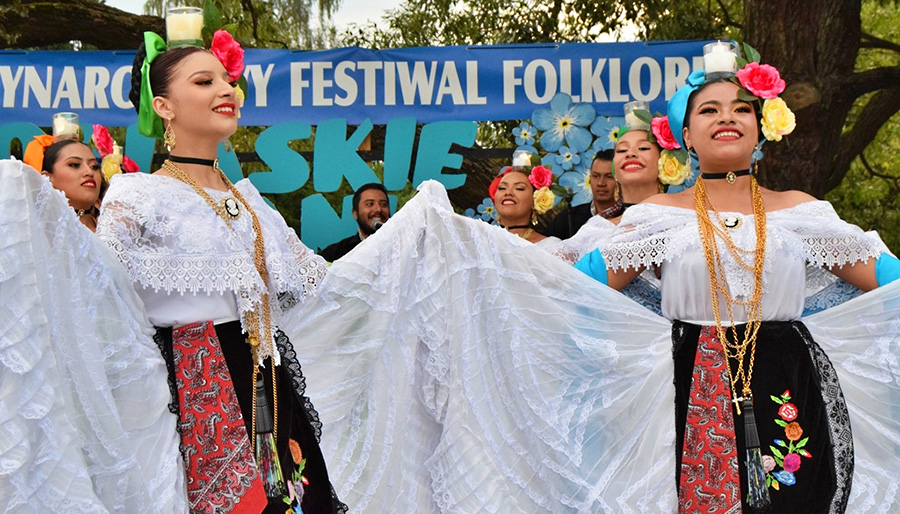 Egzotyczne zespoły, barwne stroje, żywiołowe rytmy - 19. Festiwal Folkloru "Podlaskie Spotkania" 