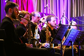 Jazzowe brzmienia w Ciechanowcu – niezwykły koncert Big Bandu Beat Music School Halfa