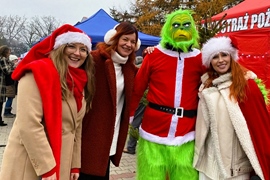 Plenerowy Jarmark Bożonarodzeniowy w Ciechanowcu – wyjątkowe świąteczne wydarzenie na placu przy Kościele pw. Trójcy Przenajświętszej