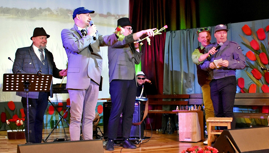 Niezapomniany, pełen muzyki i humoru koncert na Dzień Kobiet w Ciechanowcu