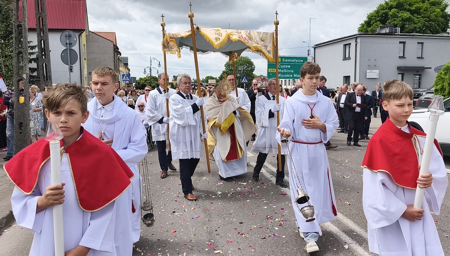 Święto Bożego Ciała - procesje z Najświętszym Sakramentem ulicami Ciechanowca