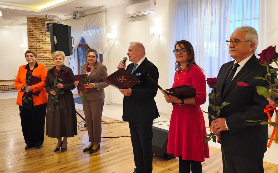 Dzień Edukacji Narodowej w gminie Ciechanowiec – wyróżnienia dla nauczycieli i pracowników 