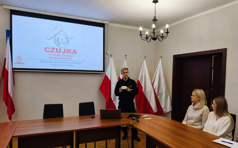 Próbna ewakuacja w Urzędzie Miejskim w Ciechanowcu