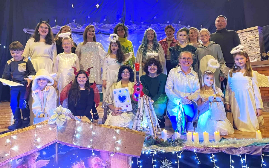 „Czar Bożego Narodzenia” – premiera świątecznego spektaklu Międzypokoleniowej Grupy Teatralnej