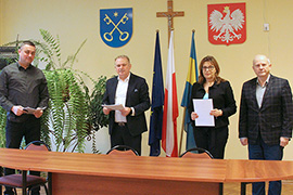 Umowa na rozbudowę drogi gminnej w miejscowości Dąbczyn w ramach Funduszu Dróg Samorządowych