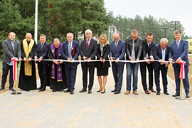 Przecięcie wstęgi otwierającej drogę gminną w Ciechanowczyku i odcinka ulicy Kuczyńskiej