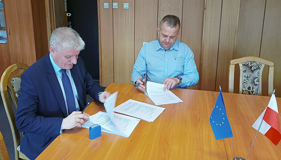 Podpisanie umowy na przebudowę drogi powiatowej Antonin - Winna Poświętna wraz z budową mostu