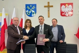 Podpisanie umowy na realizację gminnych przewozów autobusowych