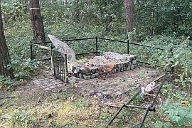 Wandale zniszczyli pomnik na „Pałatkach”. Oświadczenie Burmistrza Ciechanowca.