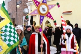 Kolorowy pochód i wspólne kolędowanie – Orszak Trzech Króli w Ciechanowcu