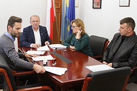 Podpisanie umowy na budowę oświetlenia drogowego na terenie Gminy Ciechanowiec