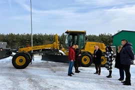 Nowa równiarka drogowa w Gminie Ciechanowiec – wspólna inwestycja samorządu i sołectw