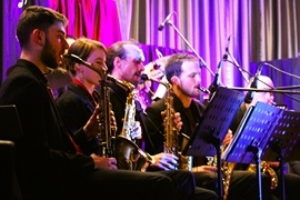 Jazzowe brzmienia w Ciechanowcu – niezwykły koncert Big Bandu Beat Music School Halfa